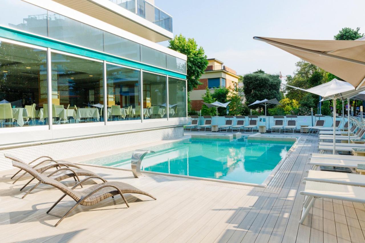 Aqua Hotel Римини Екстериор снимка