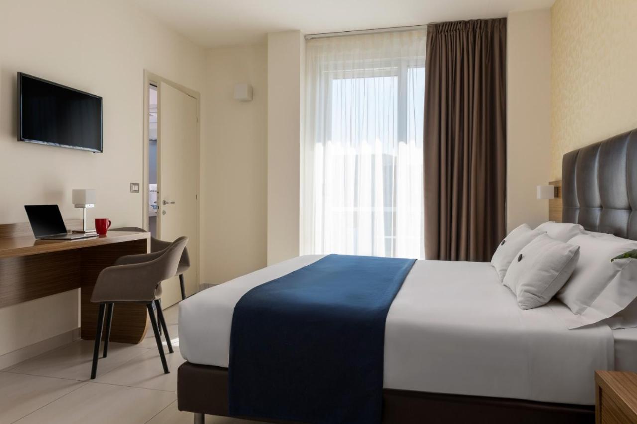 Aqua Hotel Римини Екстериор снимка