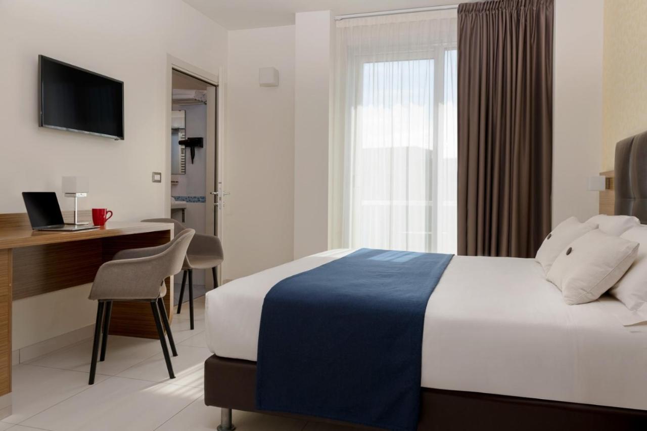 Aqua Hotel Римини Екстериор снимка