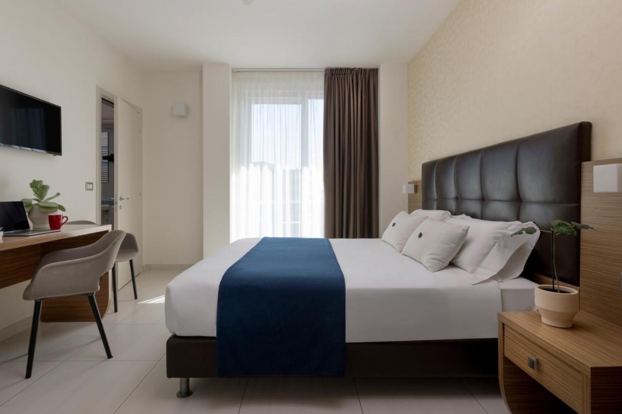 Aqua Hotel Римини Екстериор снимка