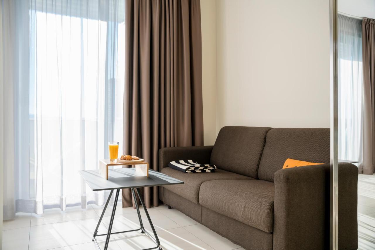 Aqua Hotel Римини Екстериор снимка