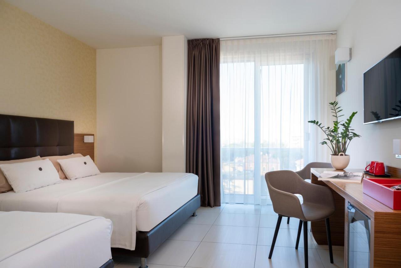 Aqua Hotel Римини Екстериор снимка