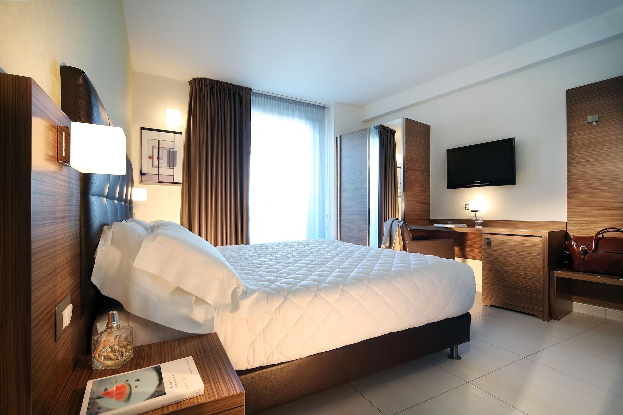 Aqua Hotel Римини Екстериор снимка