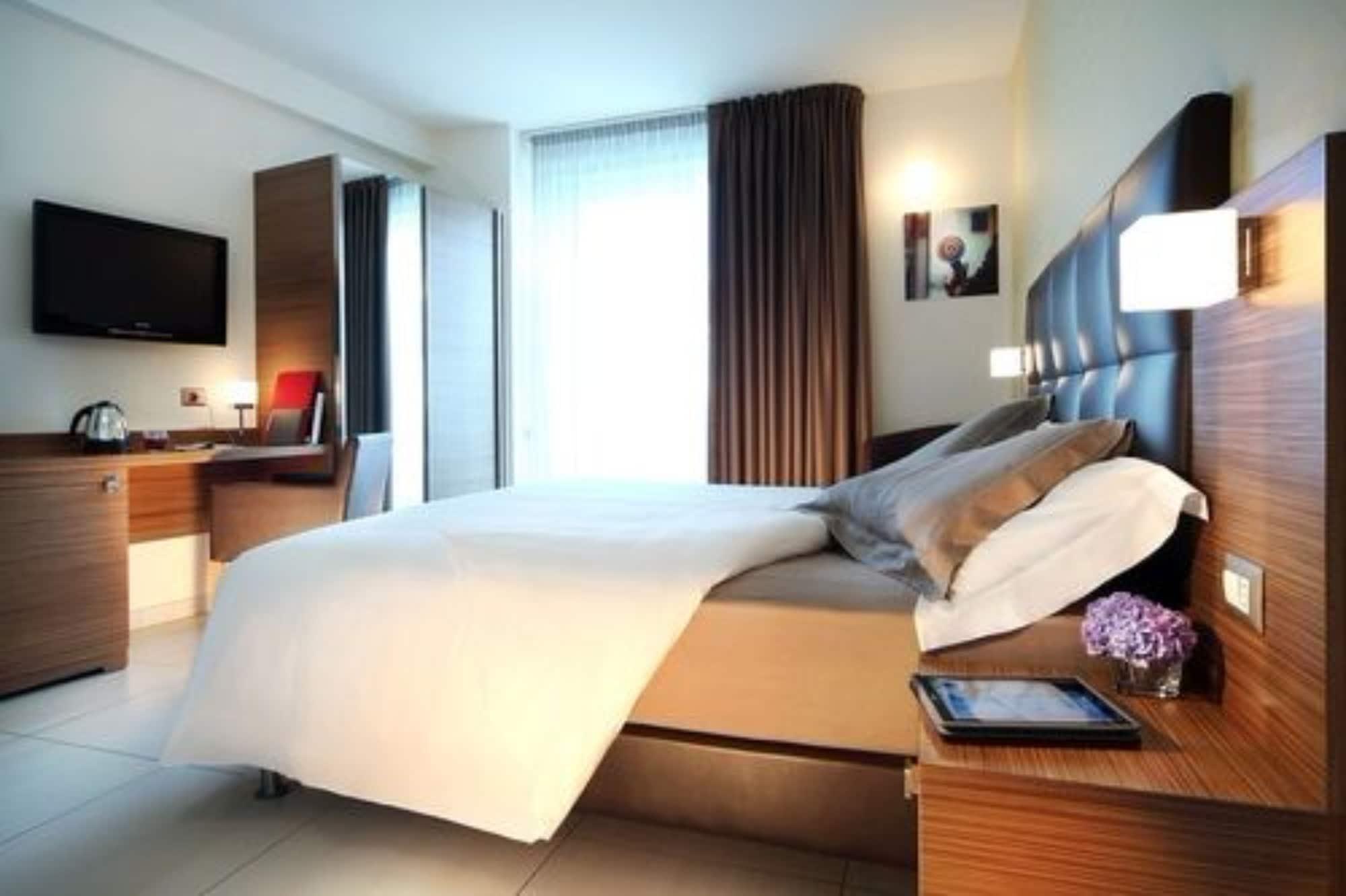 Aqua Hotel Римини Екстериор снимка