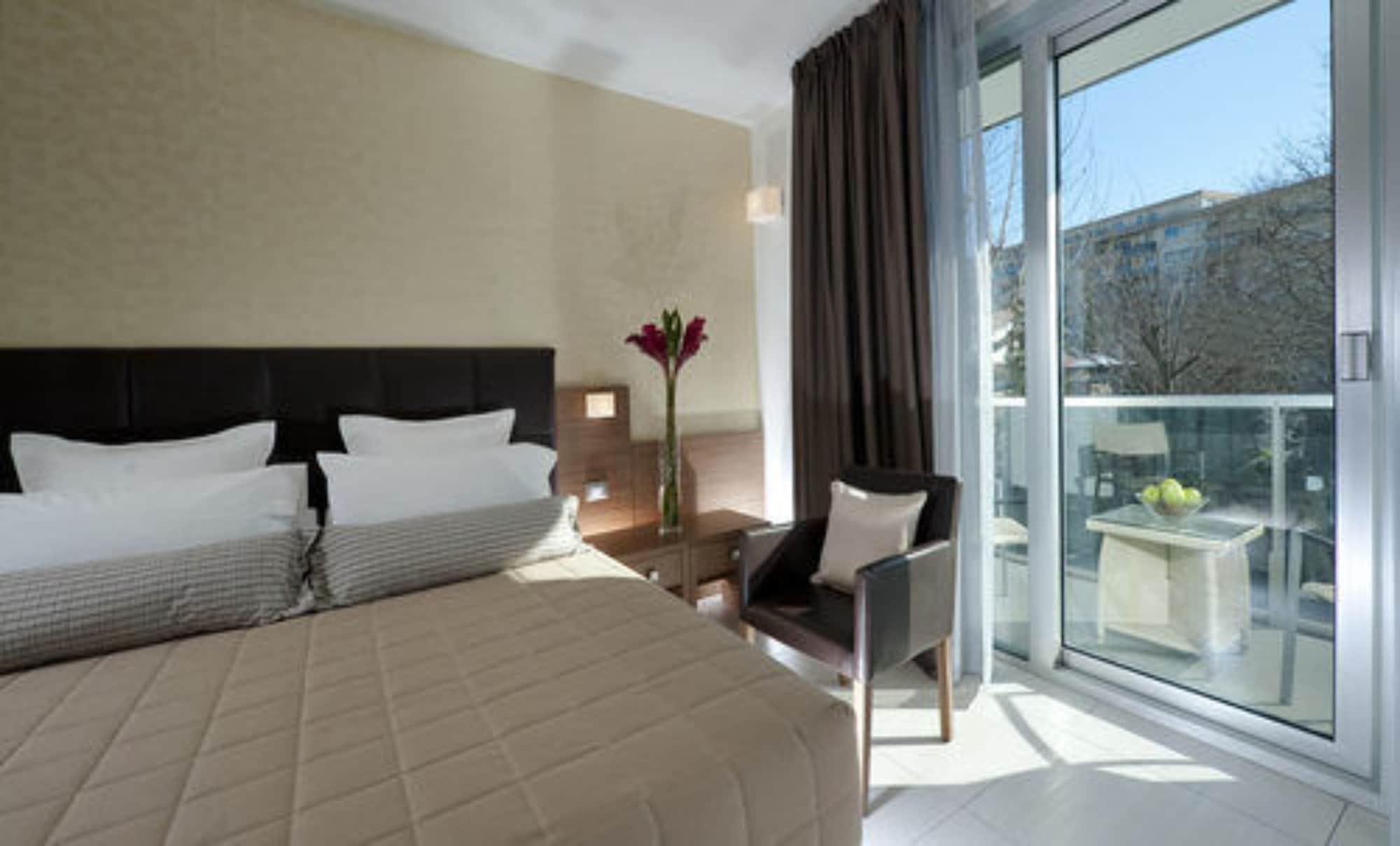 Aqua Hotel Римини Екстериор снимка