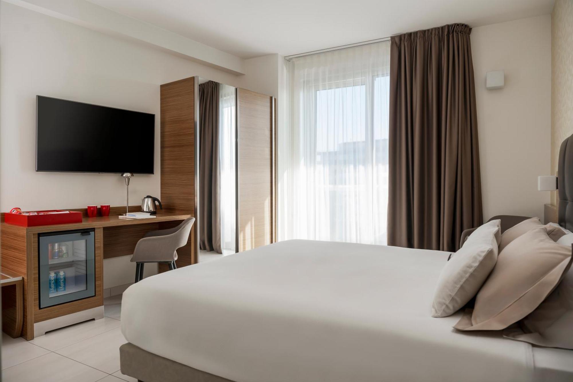 Aqua Hotel Римини Екстериор снимка